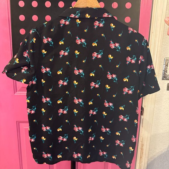 Van's- Black with pink and yellow roses, super soft cotton. - Picture 2 of 4